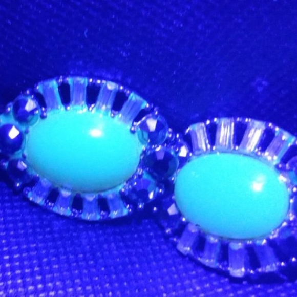 Vintage Yellow Uranium Crystal Baguette Earrings - Picture 3 of 12